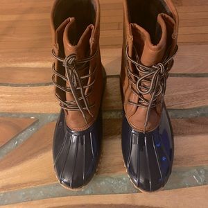 Like new SPORTO two-toned tan leather and black patent leather winter boots